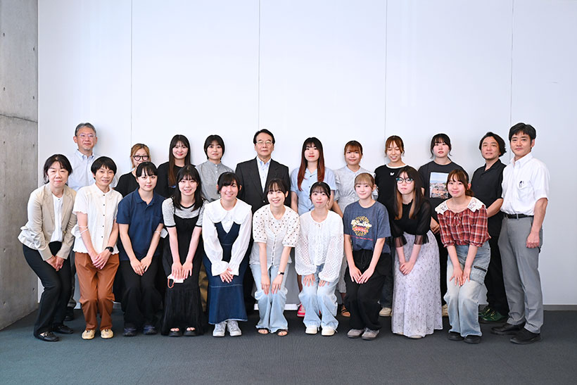 成績優秀者の表彰式を行いました。