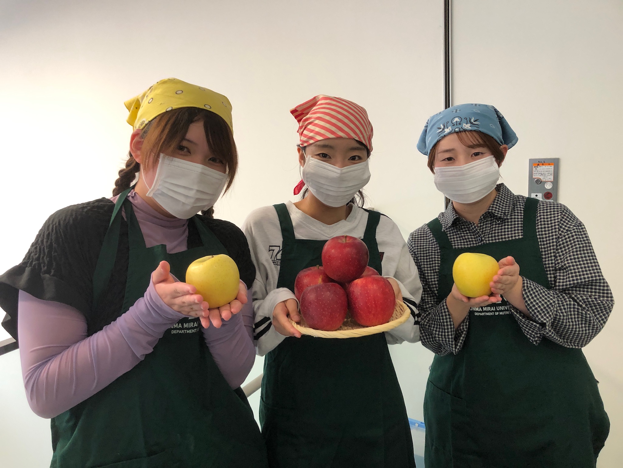 【栄養学科】☆ぐんまのフルーツ広報大使☆りんごの食べ比べ