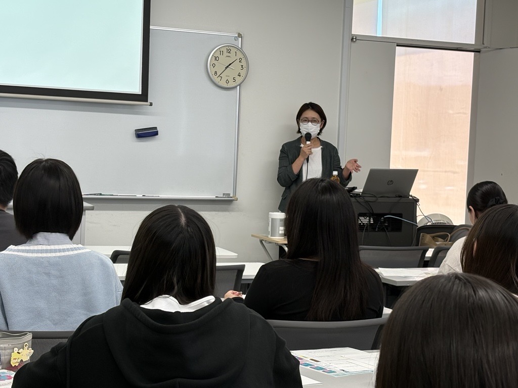 【栄養学科】栄養とボランティア第3回「ボランティアとは探求の時間」ゲスト講師 田口先生をお迎えしました